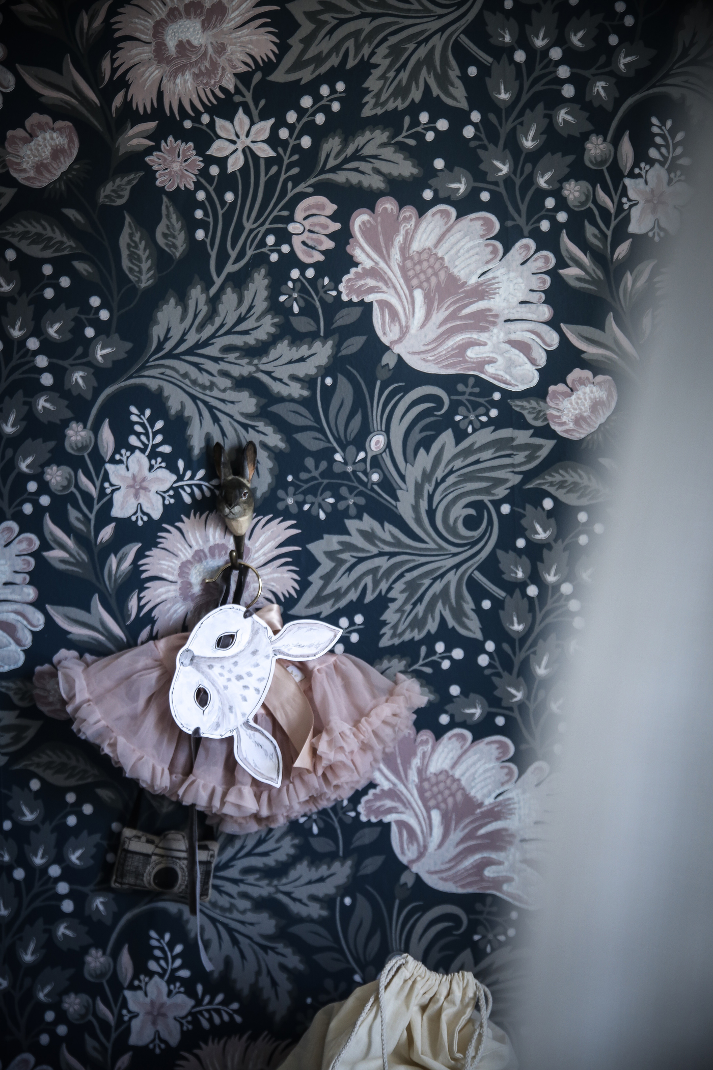 Ava dark blue Sandberg Wallpaper Familj II Köp billigt online