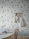243-36_Della_Ocean-Blue_Sandberg-Wallpaper_interior3-1125x1500-42220662-510e-4192-a670-5c7b393286c3