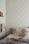 503-41_Wilma-Grey_Sandberg-Wallpaper_interior3-467x700-61ec2e1f-600d-4654-8aae-92f675f1957e