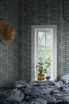 S10250_Alexandra_Misty-Blue_Sandberg-Wallpaper_interior3-467x700-5040e461-2783-46b0-a978-bd7d488b321f