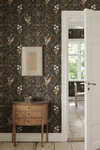 S10577_Louise_Dark_Sandberg-Wallpaper_interior2-667x1000-231cc915-e298-4663-8afb-e1158d811bb1