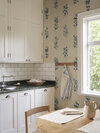 S10610_Victoria_Blue_Sandberg-Wallpaper_interior1-750x1000-9685eedd-4160-4d3e-9acb-ffd8de946dc9