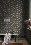 S10619_Ebba_Charcoal_Sandberg-Wallpaper_interior1-1029x1500-657e7907-ed7c-4c10-97cd-1fd5c56d9f6c