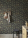 S10619_Ebba_Charcoal_Sandberg-Wallpaper_interior2-1125x1500-9b996179-6da9-467b-8b83-8028cf1ea6e5