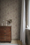 S10650_Adele_Beige_Sandberg-Wallpaper_interior1-1010x1500-886ba39d-ac5c-4e79-8218-b72b55ff602d