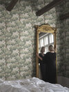 S10664_Alba_Green_Sandberg-Wallpaper_interior1-1125x1500-1aab3fc1-5ad9-4513-8aae-3556971048d4
