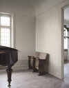 S10677_Mila_Beige_Sandberg-Wallpaper_interior1-1562x2000-5411e325-681b-42a6-b8e1-1d25117705fd